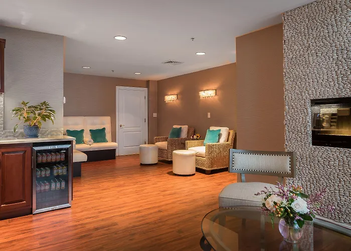 Water'S Edge Resort & Spa